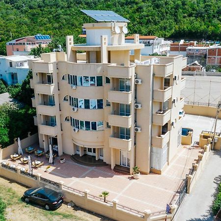 Hotel Dana Čanj Exteriör bild