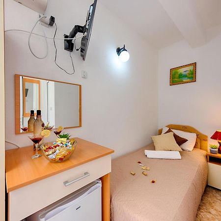 Hotel Dana Čanj Exteriör bild