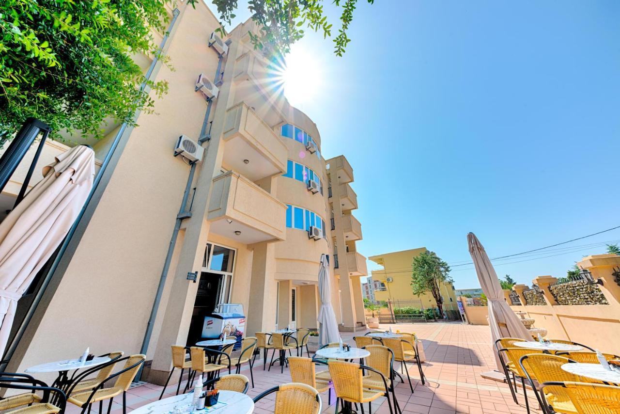 Hotel Dana Čanj Exteriör bild