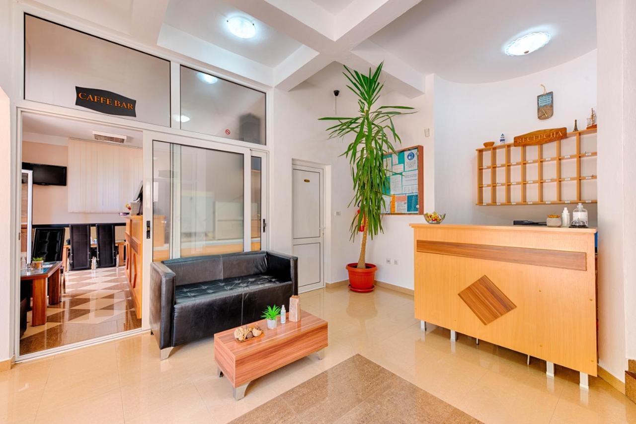 Hotel Dana Čanj Exteriör bild