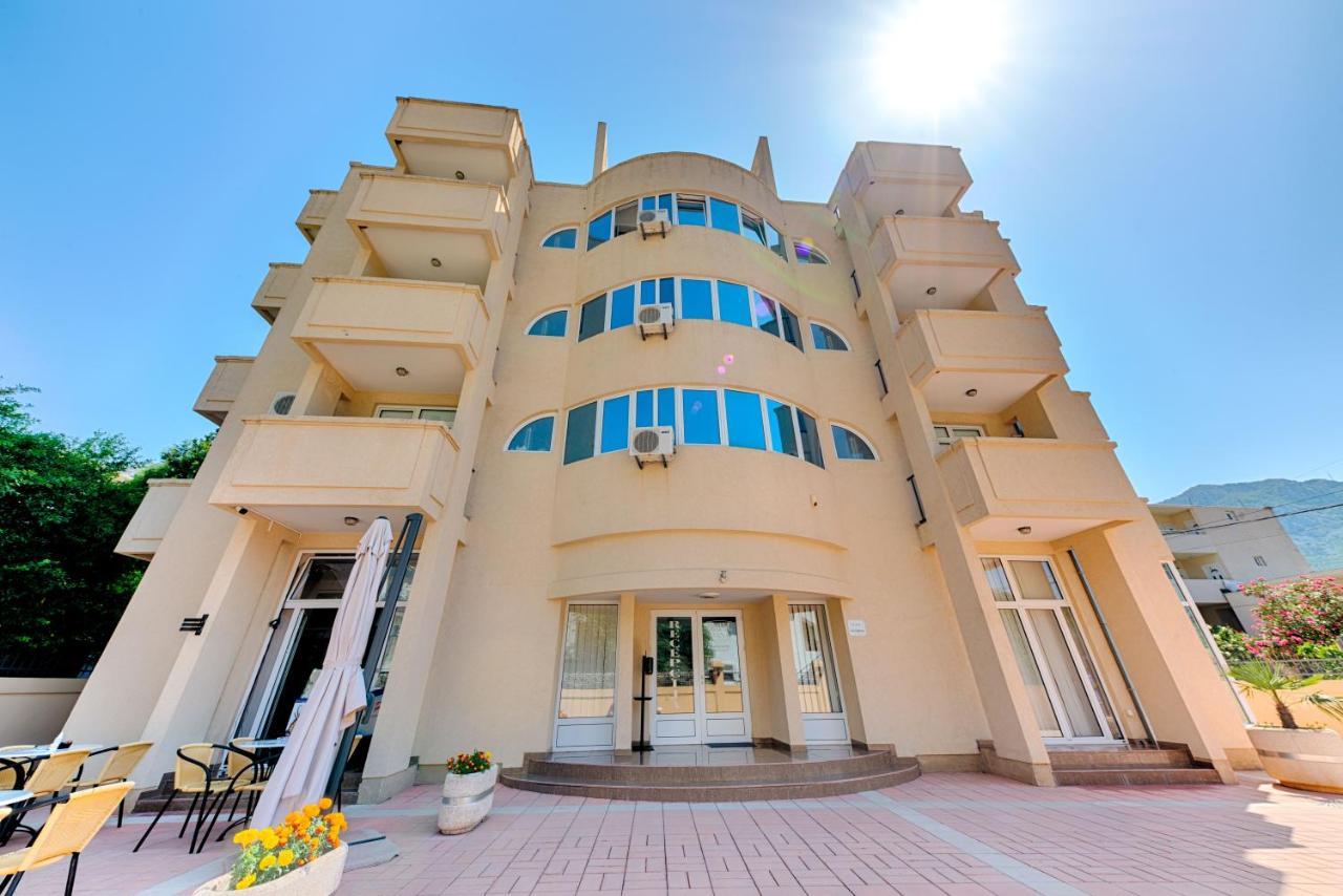 Hotel Dana Čanj Exteriör bild