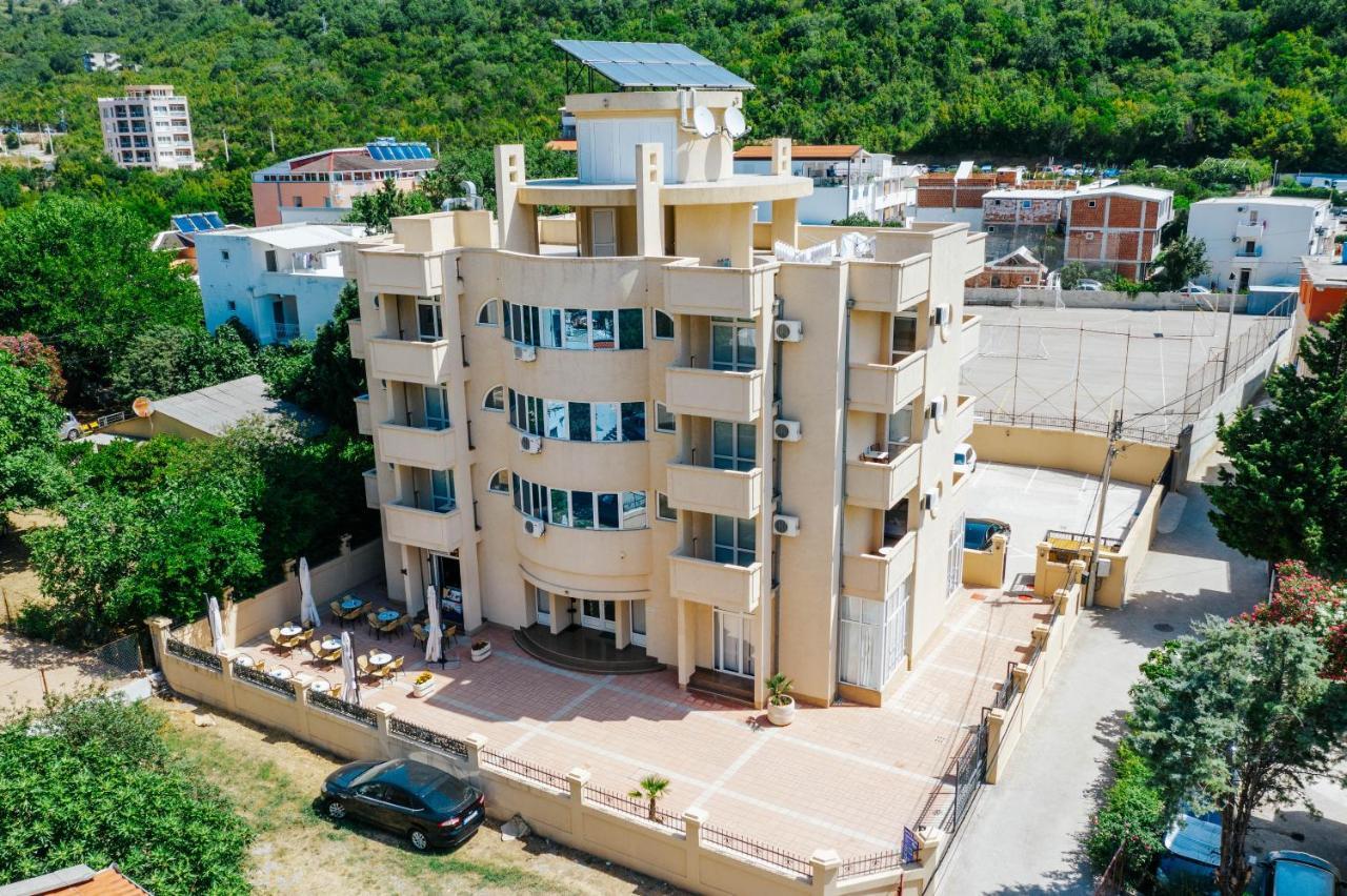 Hotel Dana Čanj Exteriör bild