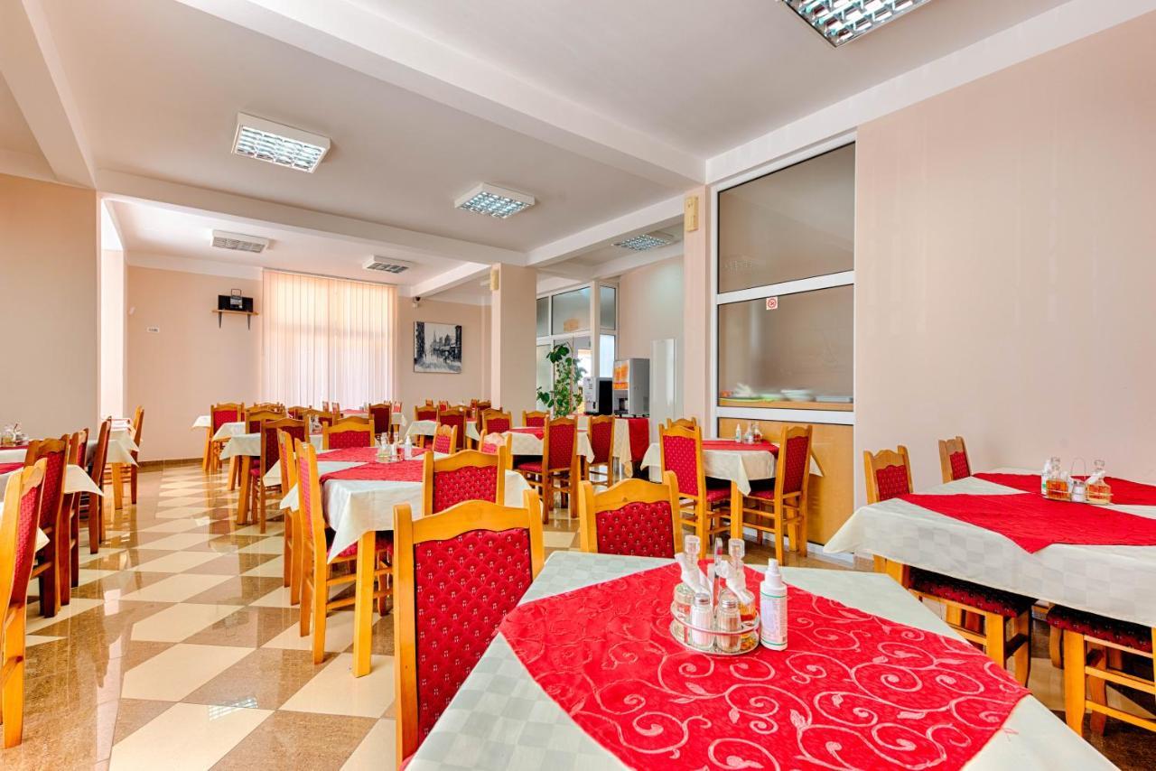 Hotel Dana Čanj Exteriör bild