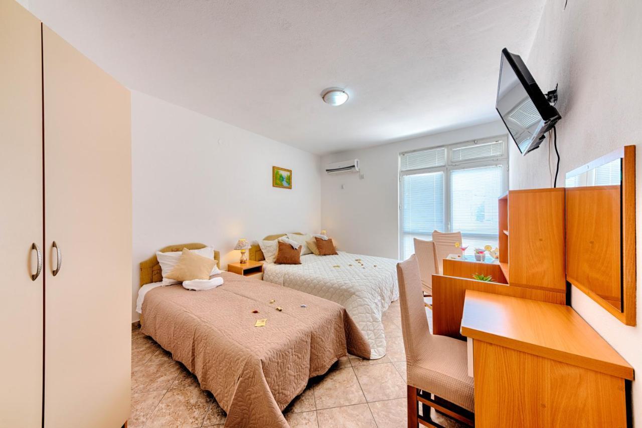 Hotel Dana Čanj Exteriör bild
