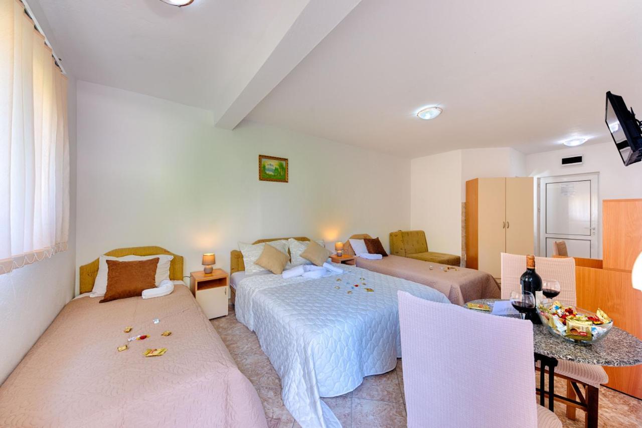 Hotel Dana Čanj Exteriör bild