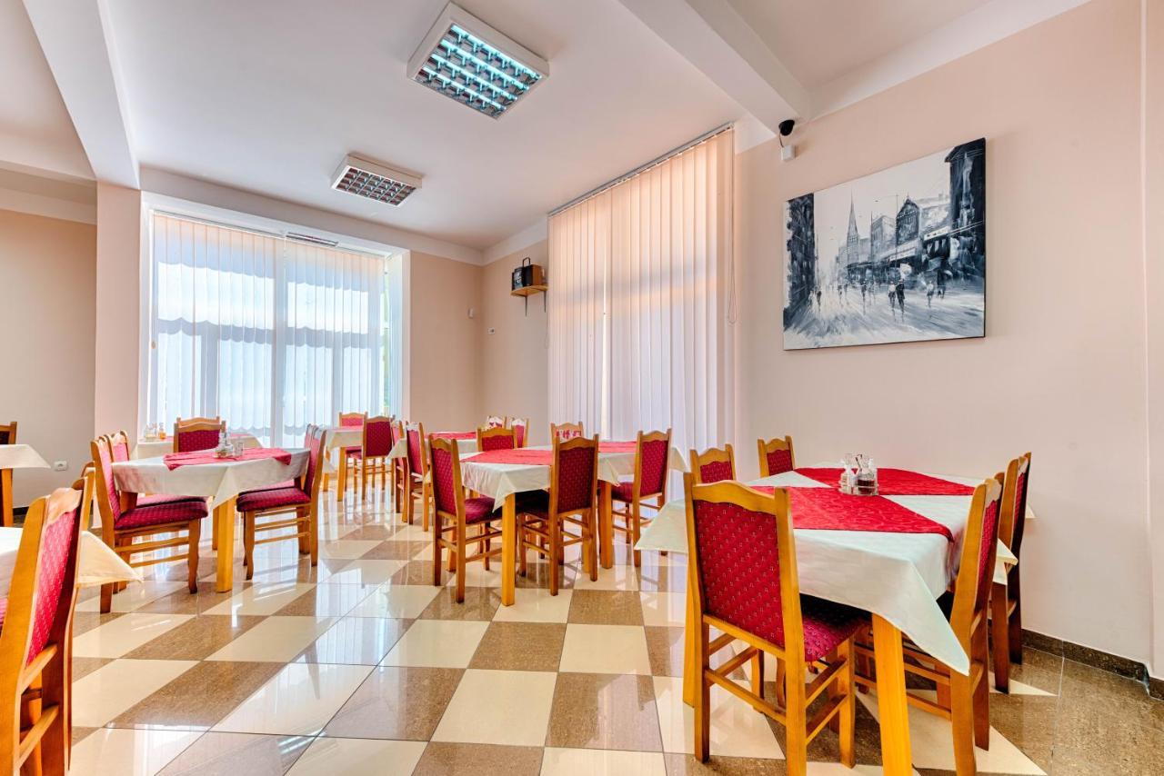 Hotel Dana Čanj Exteriör bild