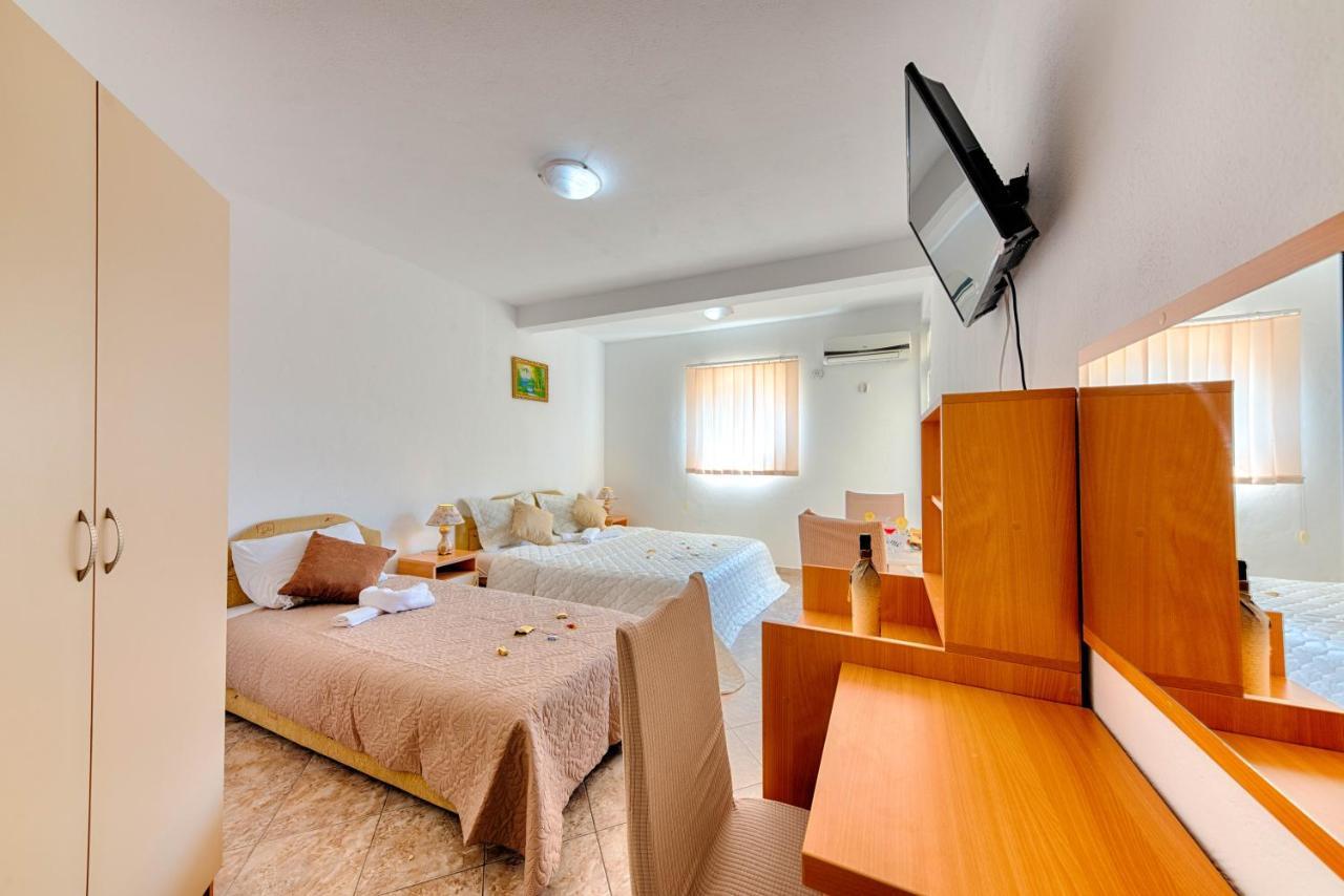 Hotel Dana Čanj Exteriör bild