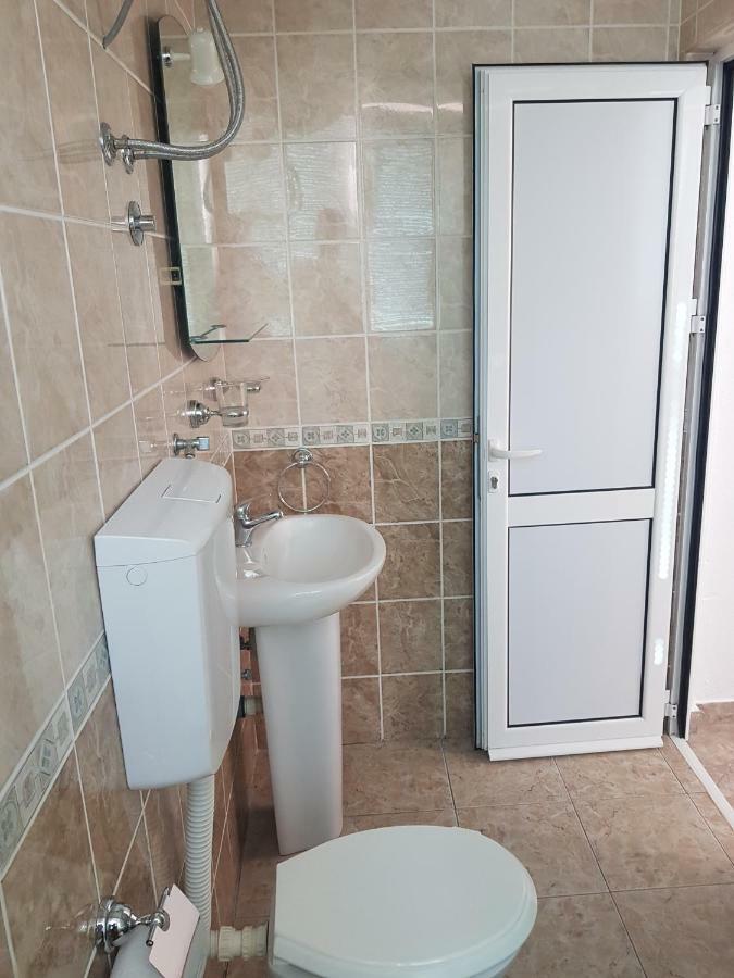 Hotel Dana Čanj Exteriör bild
